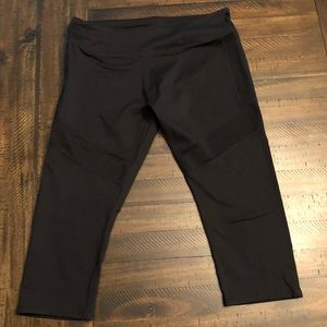 Fabletics Black Capri w/ribbed thigh detail